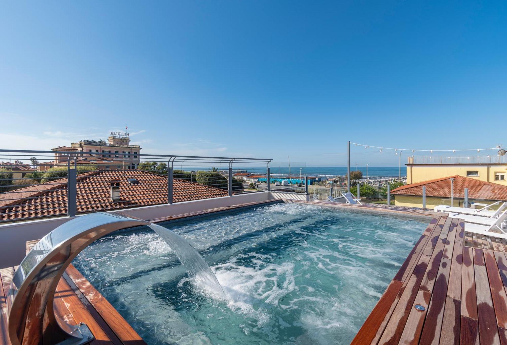 Residence Stella Marina di Massa Bagian luar foto