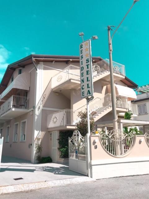 Residence Stella Marina di Massa Bagian luar foto