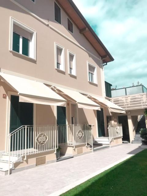 Residence Stella Marina di Massa Bagian luar foto
