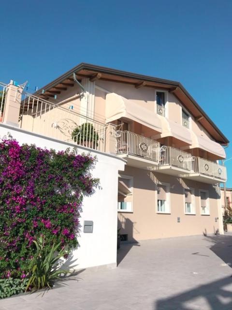 Residence Stella Marina di Massa Bagian luar foto