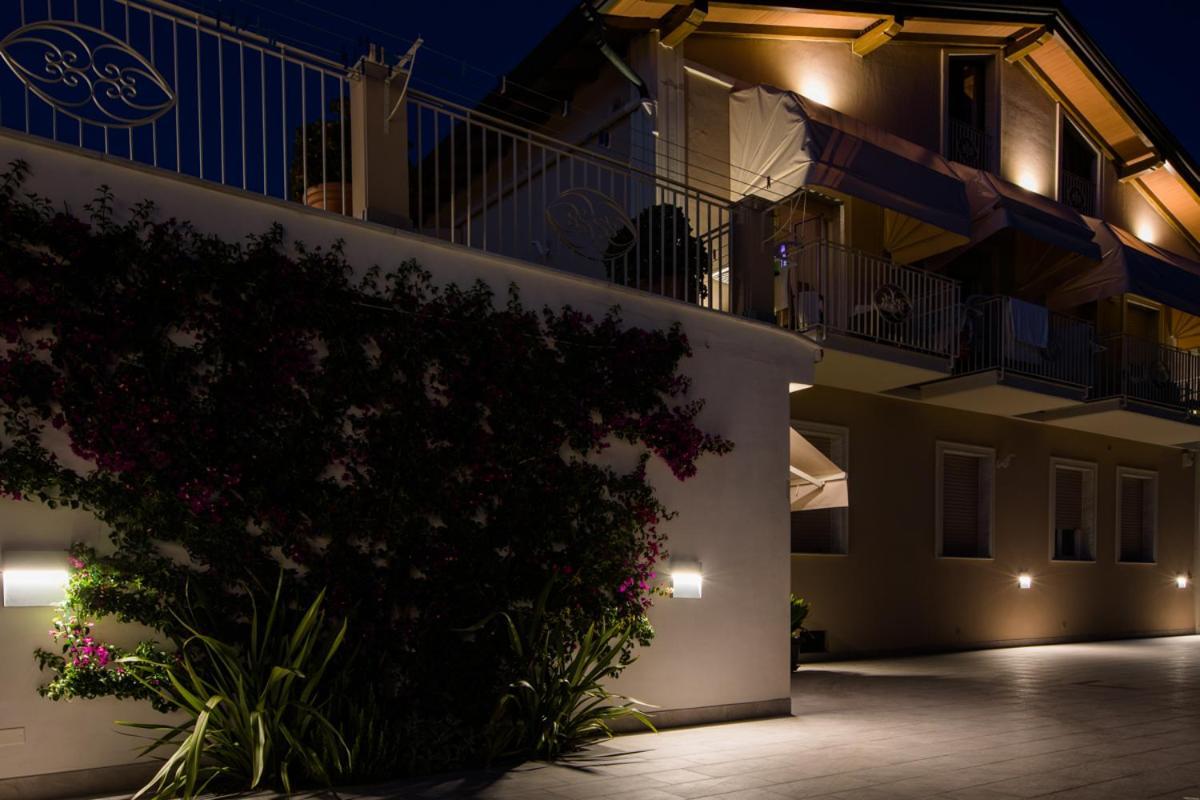Residence Stella Marina di Massa Bagian luar foto
