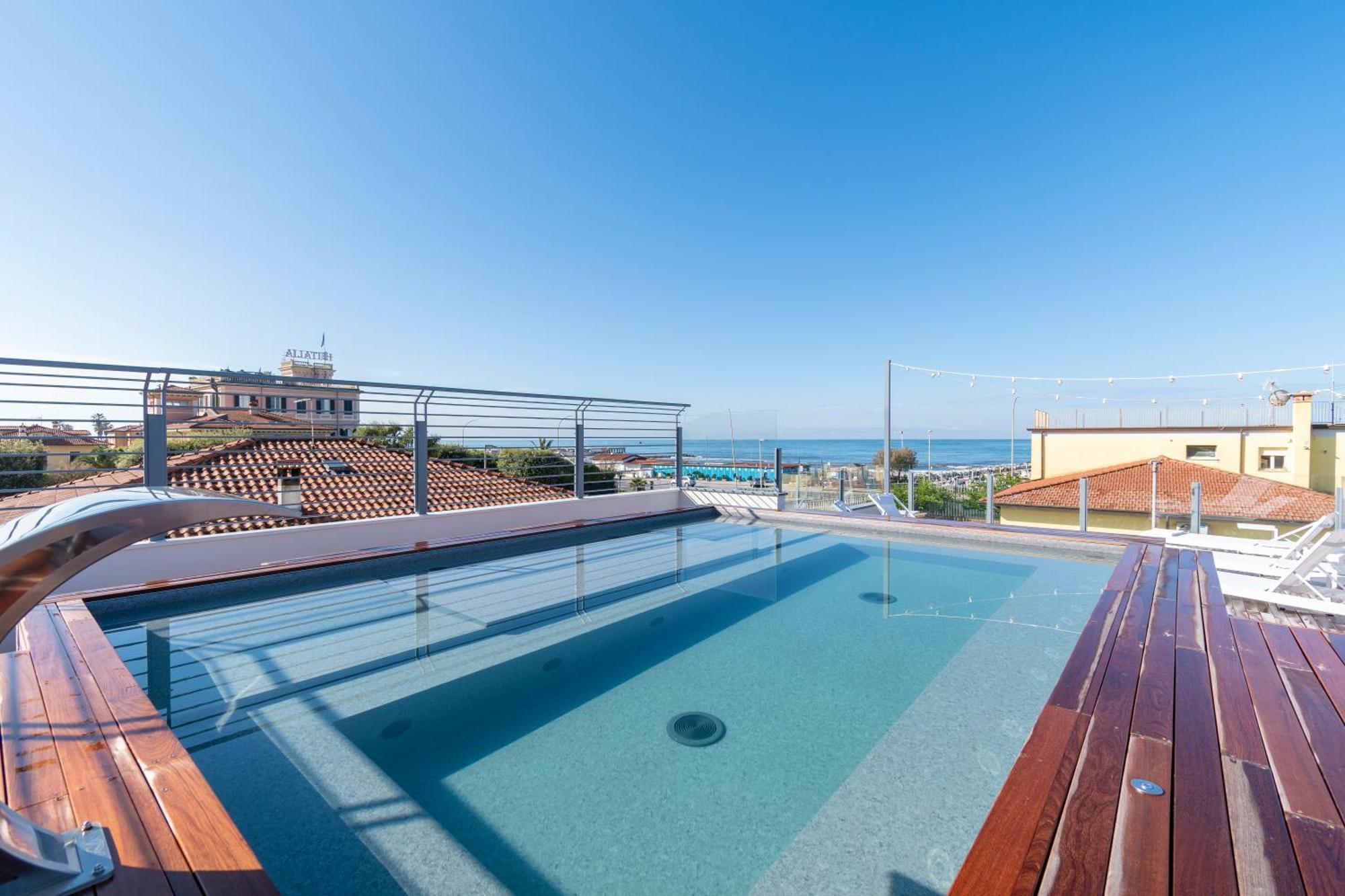Residence Stella Marina di Massa Bagian luar foto